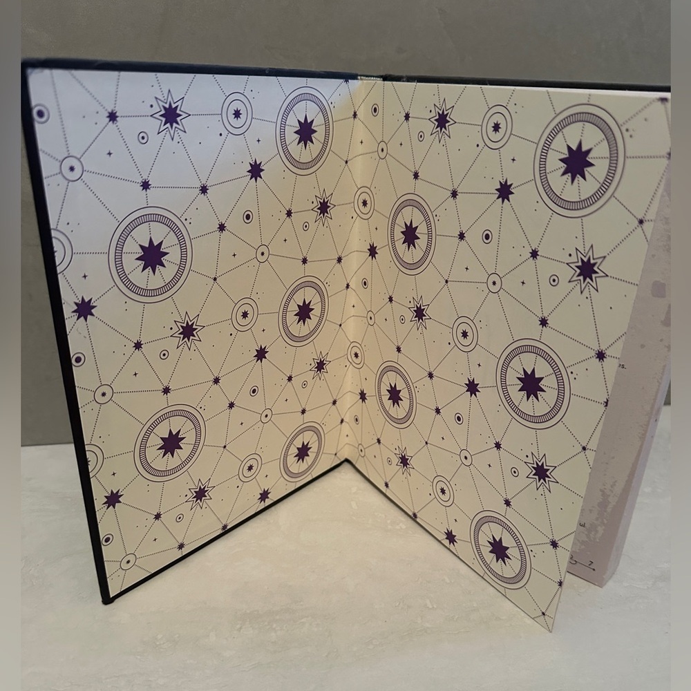 The Unofficial Ultimate Harry Potter Spellbook - Purple Cover - Picture 3 of 4